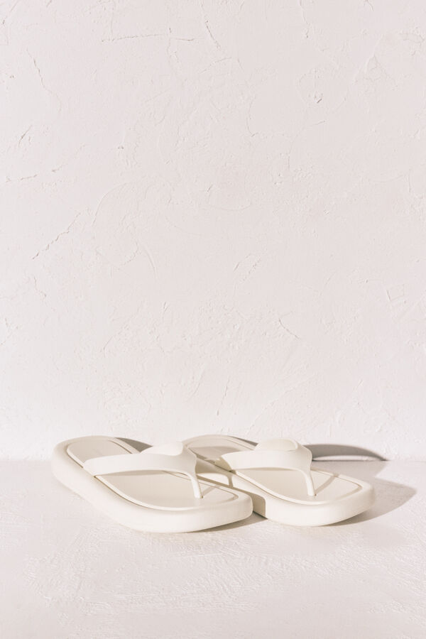 Women'secret Chanclas de suela gruesa de punta cuadrada blancas marfil