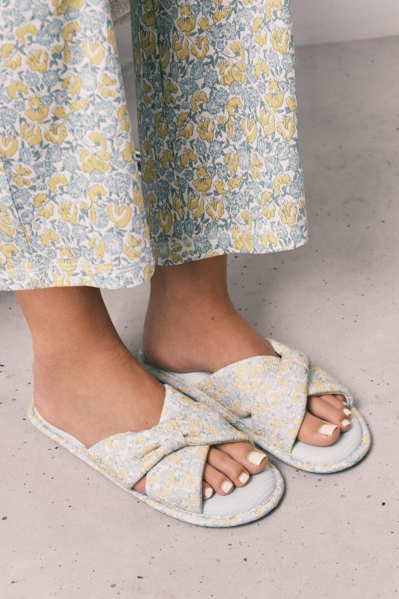 Women'secret Pantuflas con nudo de florecitas