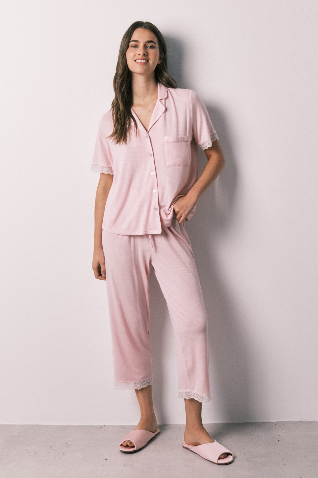 Women'secret Pijama camisera capri de viscosa y encaje rosa