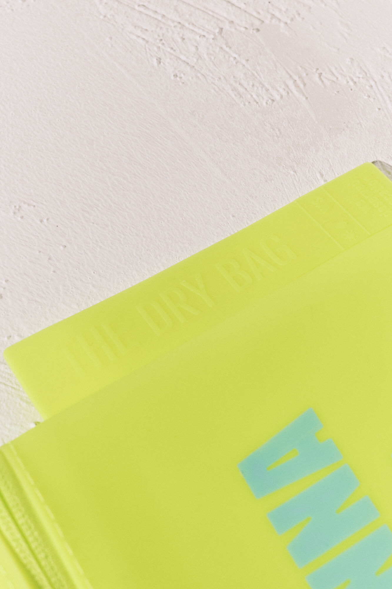 Women'secret Bolsa de traje de ba&ntilde;o impermeable amarilla