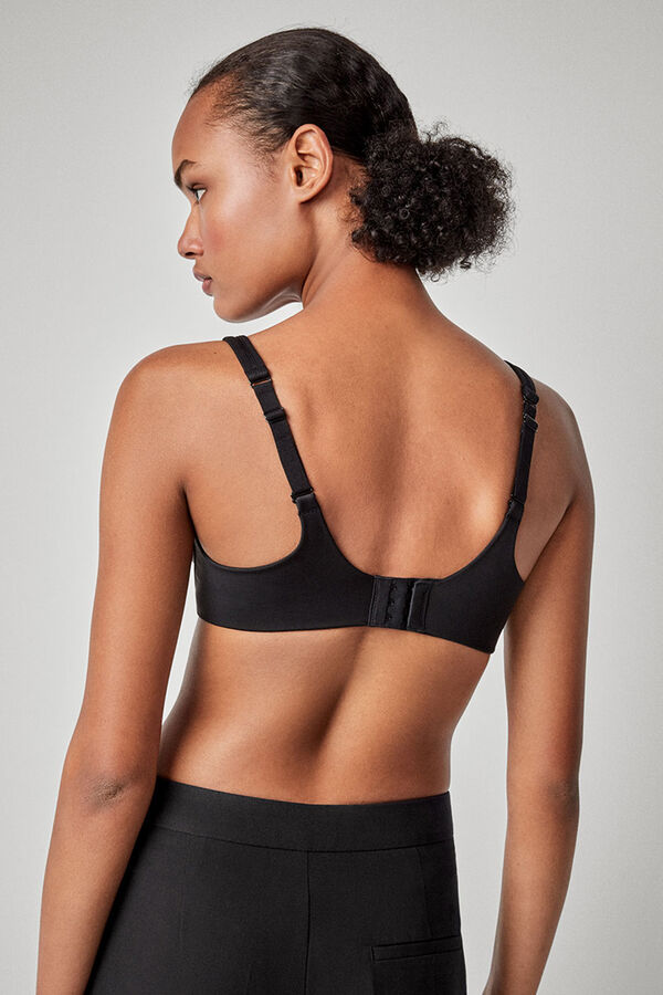 Gisela Brasier con varilla y capacidad negro