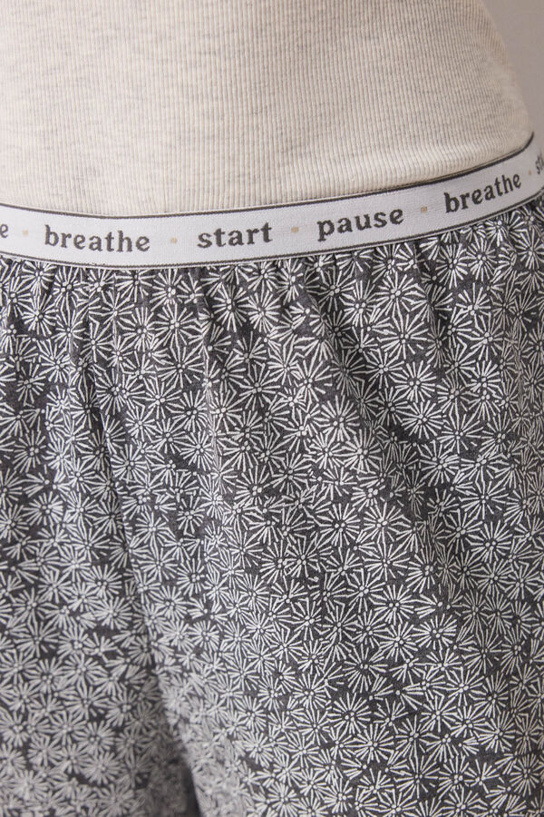 Womensecret Pantalón largo con estampado de flores verdes gris