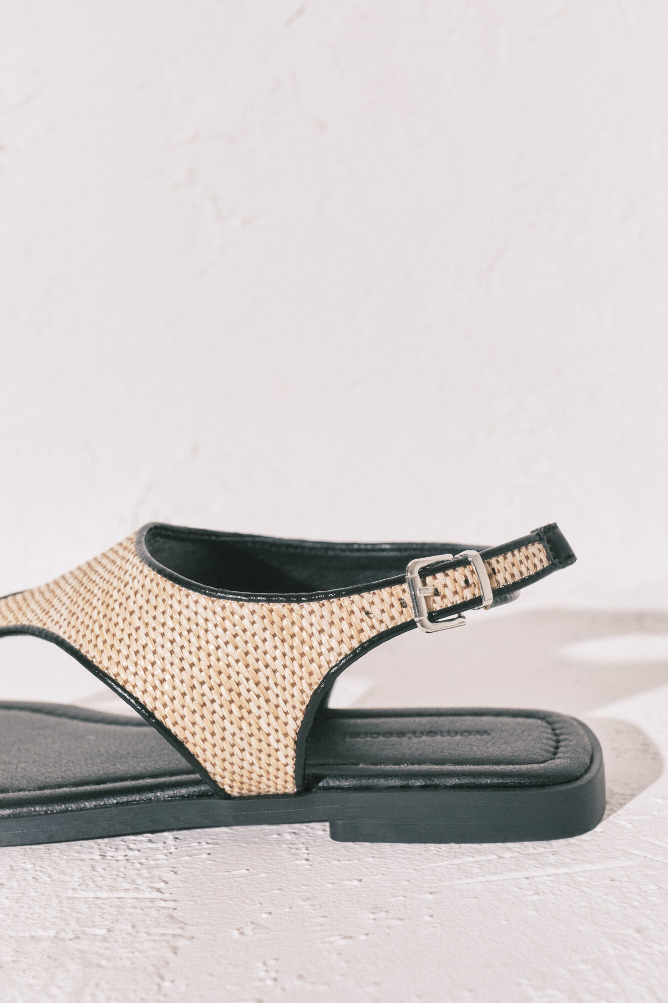 Women'secret Sandalias planas de dedo de rafia