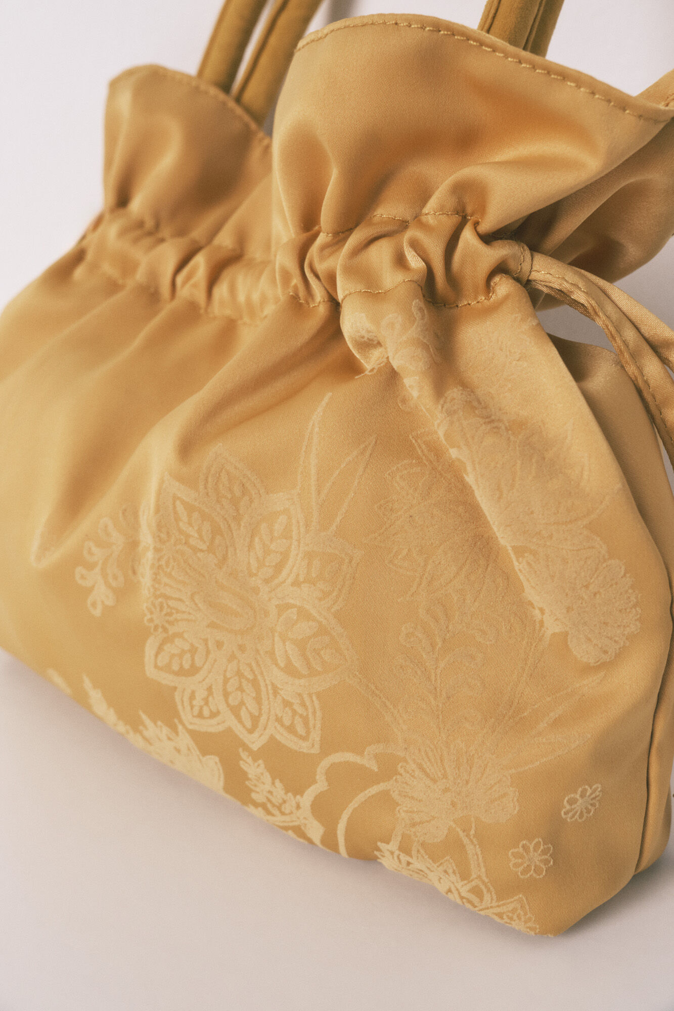 Women'secret Bolsa neceser sat&eacute;n estampado mostaza