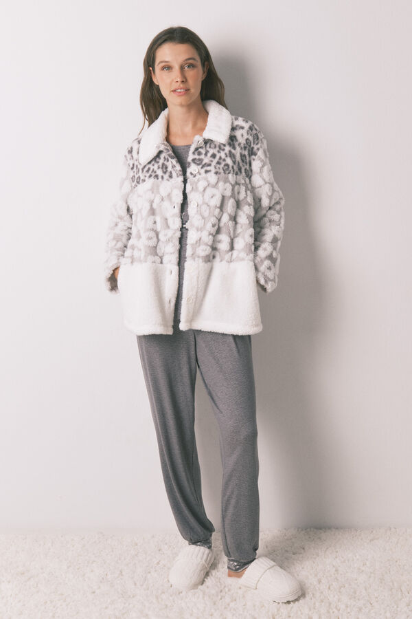 Women'secret Bata short de borrego con animal print tricolor marfil