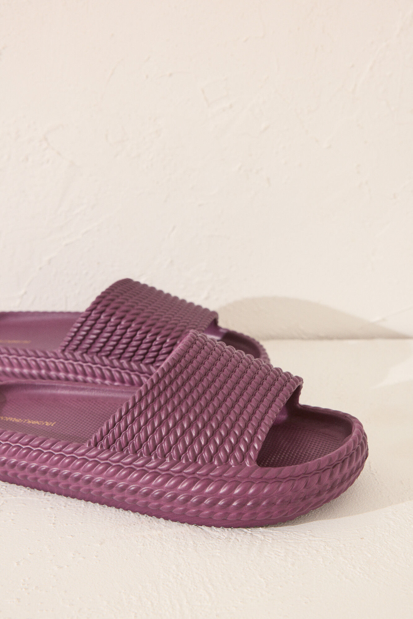 Women'secret Sandalia de EVA con suela plana en color rosa