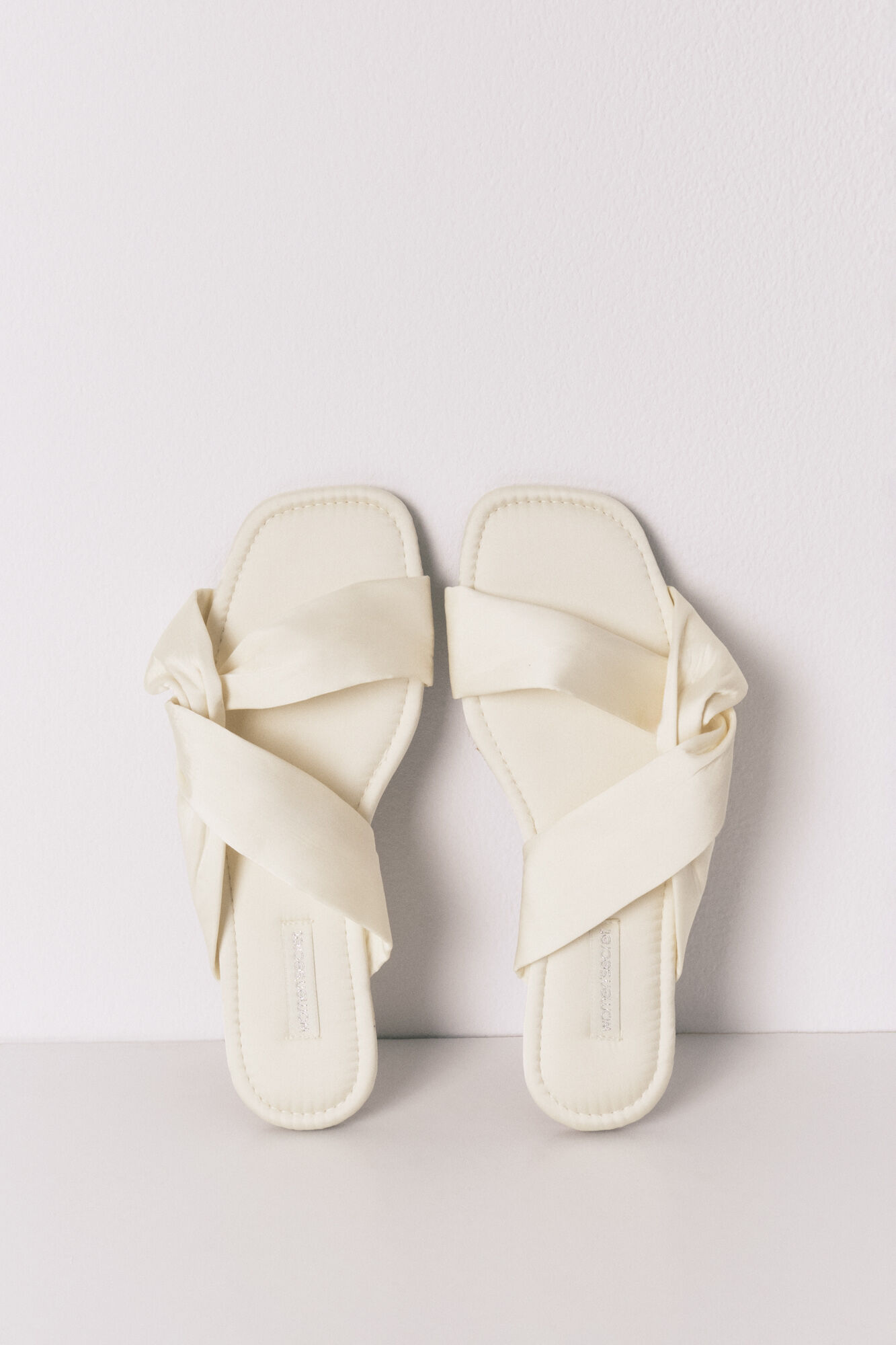 Women'secret Pantuflas sat&eacute;n nudo amarillas