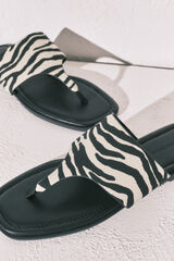 Women'secret Sandalias planas de dedo con estampado de cebra negro
