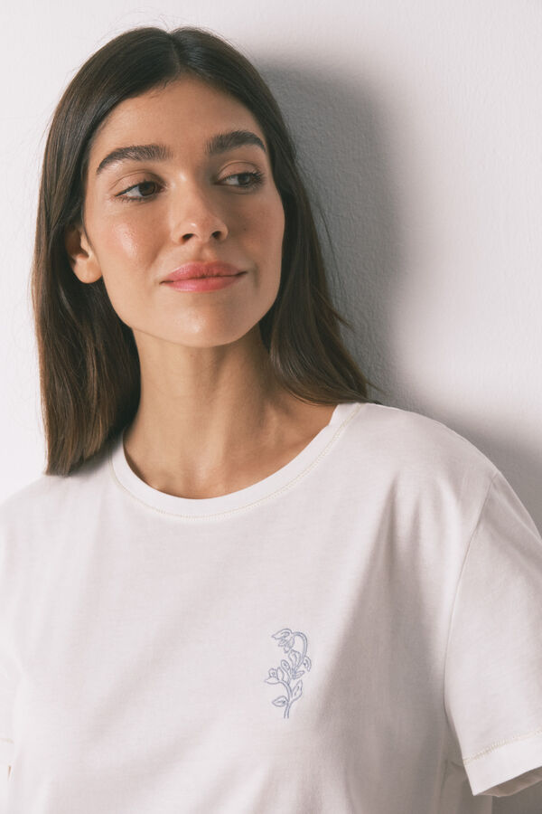 Women'secret Pijama larga con mangas manga corta y flores. marfil