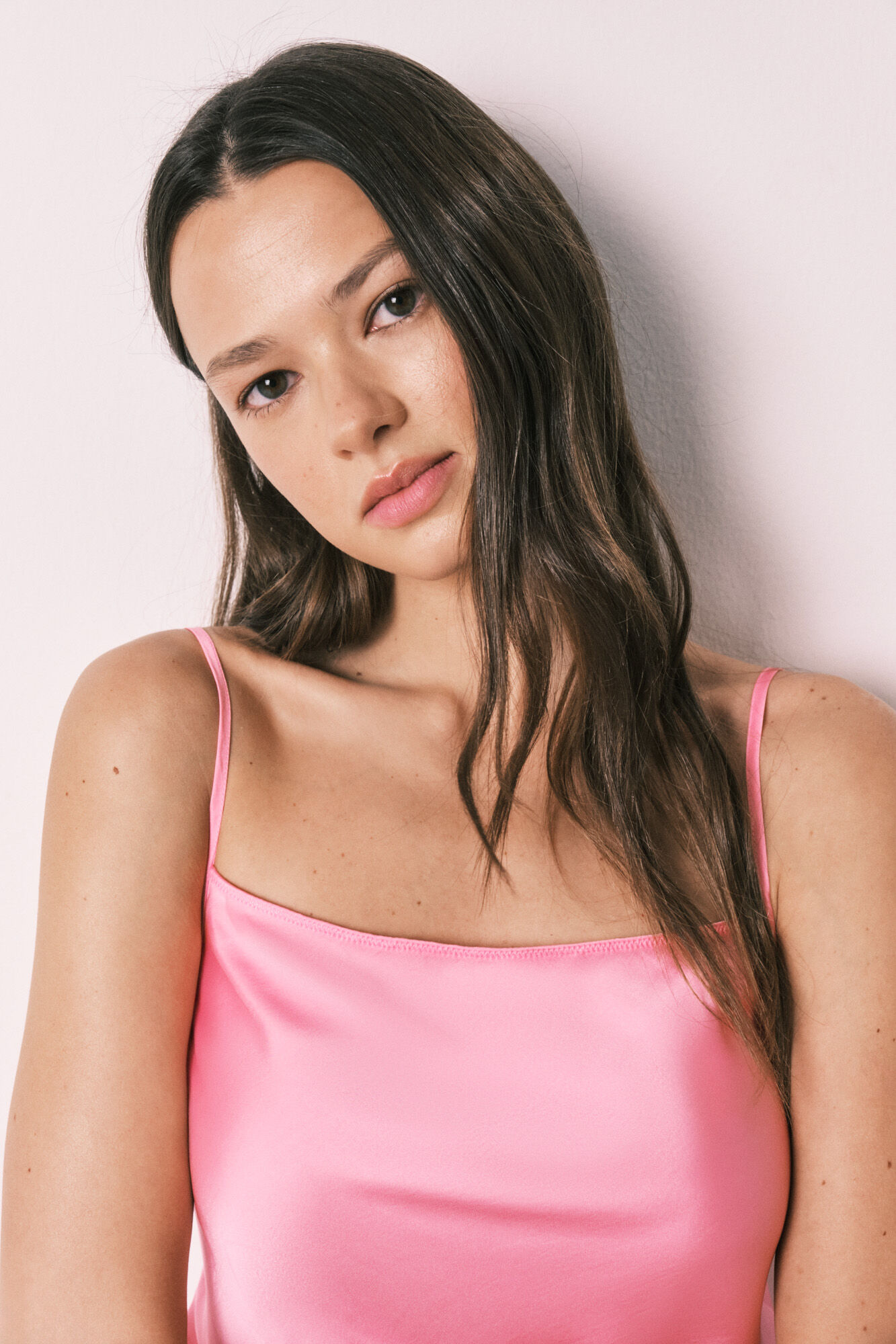 Women'secret Camis&oacute;n midi de tirantes de sat&eacute;n rosa