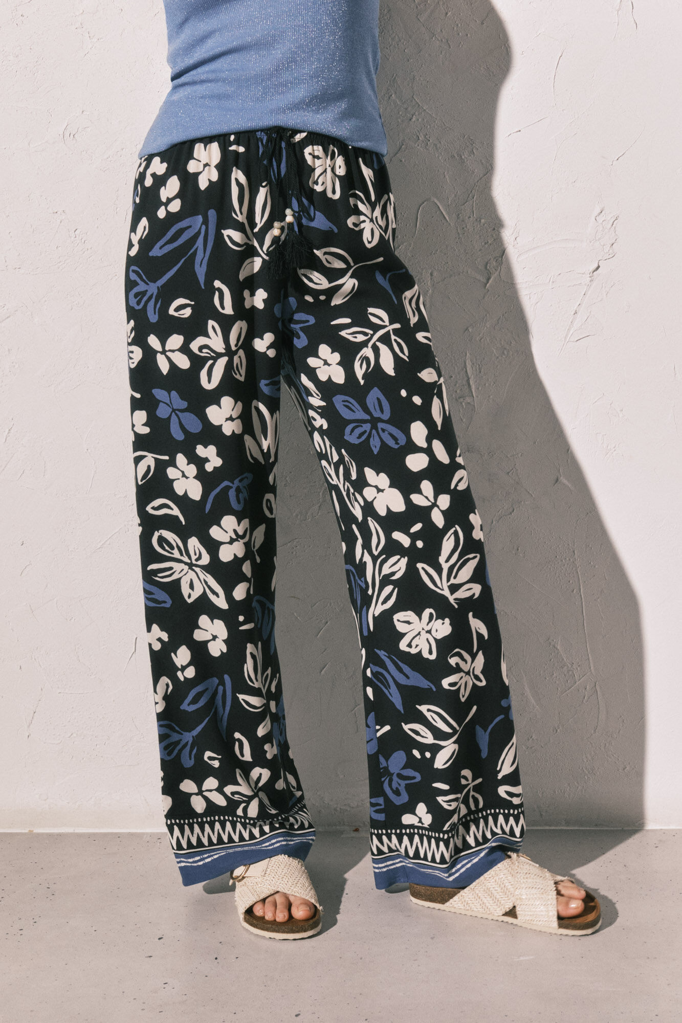 Women'secret Pantal&oacute;n largo estampado de flores azul