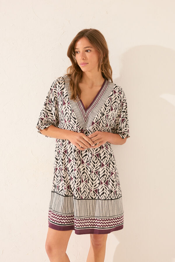 Womensecret Playera de dormir midi con estampado de hojas púrpura