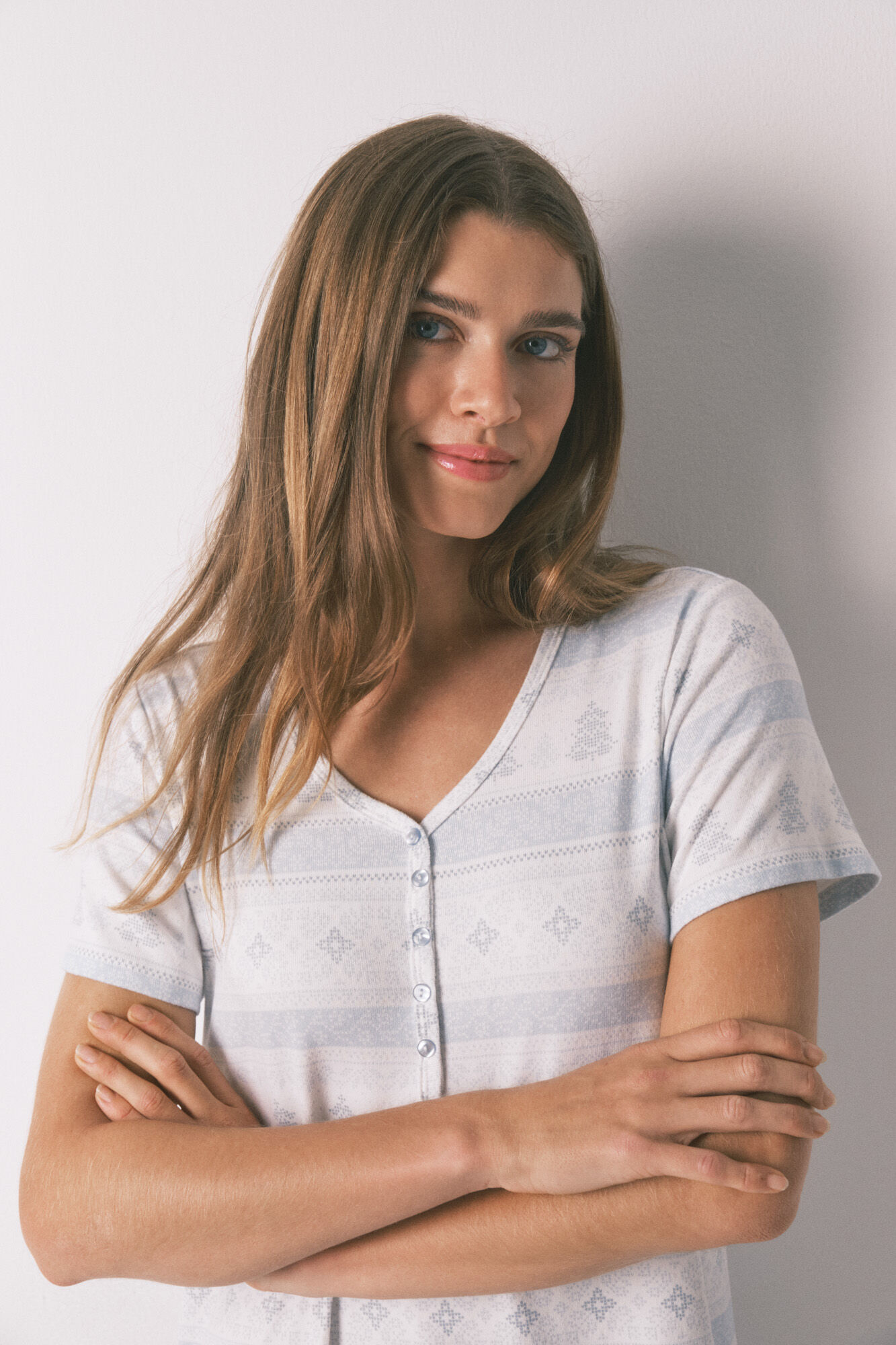 Women'secret Camis&oacute;n midi de tejido suave con estampado cenefa