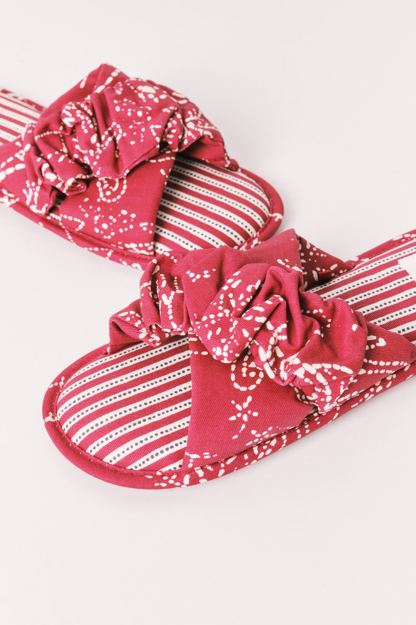 Women'secret Zapatillas de casa con tiras cruzadas y fruncido