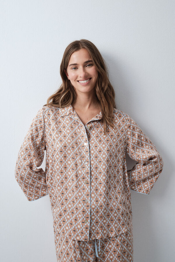 Women'secret Pijama larga camisera de sat&eacute;n estampado geom&eacute;trico beige