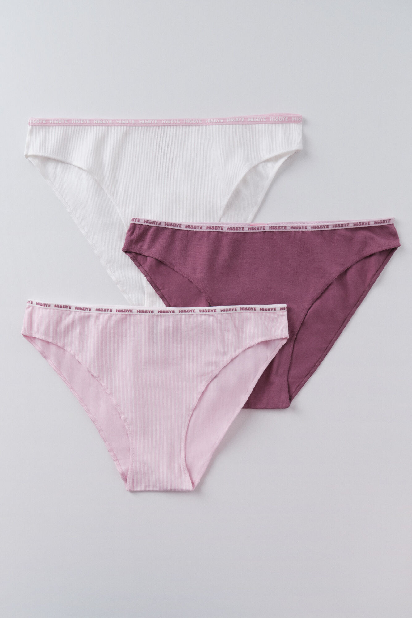 HI&BYE Pack de 3 panties cl&aacute;sica en color blanco, rosa y morado.
