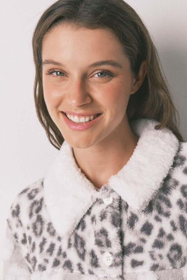 Women'secret Bata short de borrego con animal print tricolor marfil