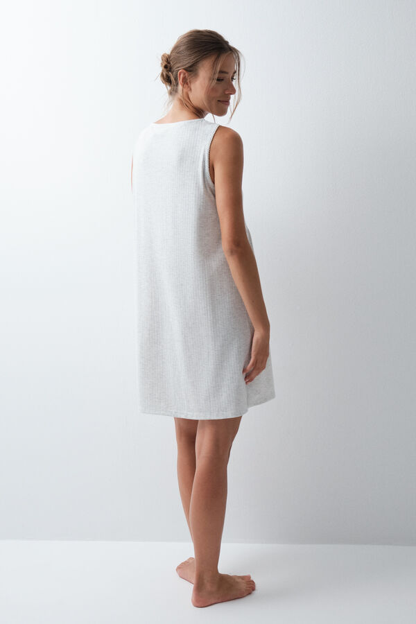 Women'secret Camis&oacute;n corto sin mangas gris gris