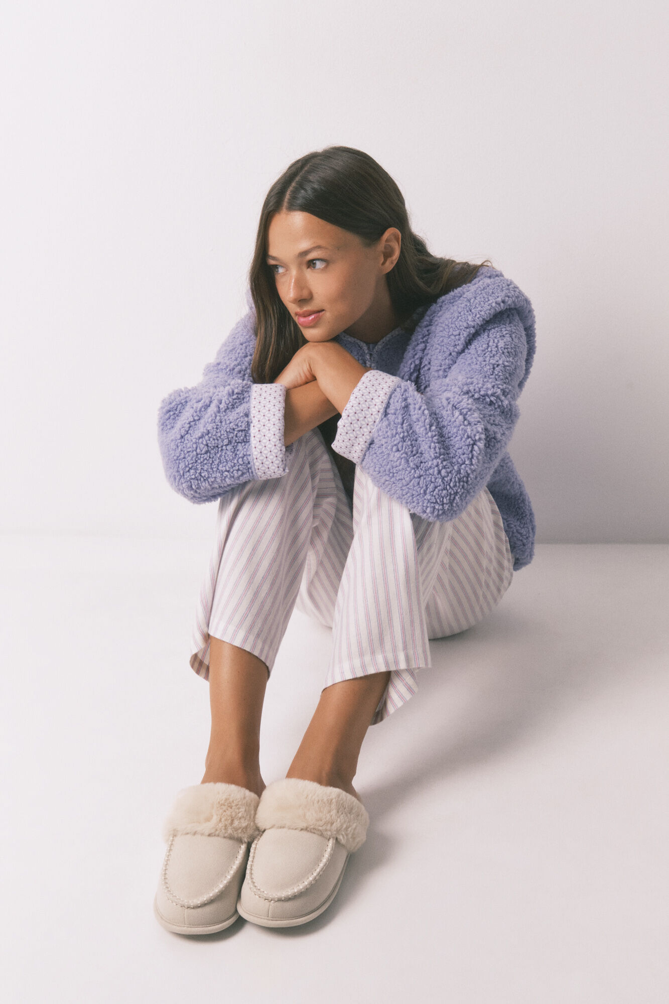 Women'secret Pantuflas para casa de piel sint&eacute;tica beige