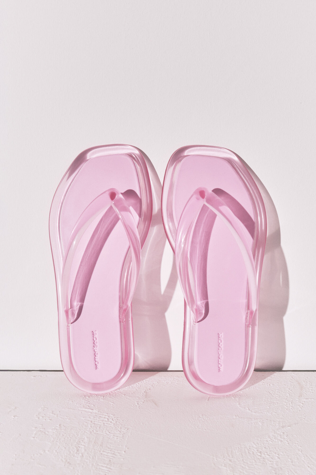 Women'secret Chanclas de dedo efecto trasl&uacute;cido rosa