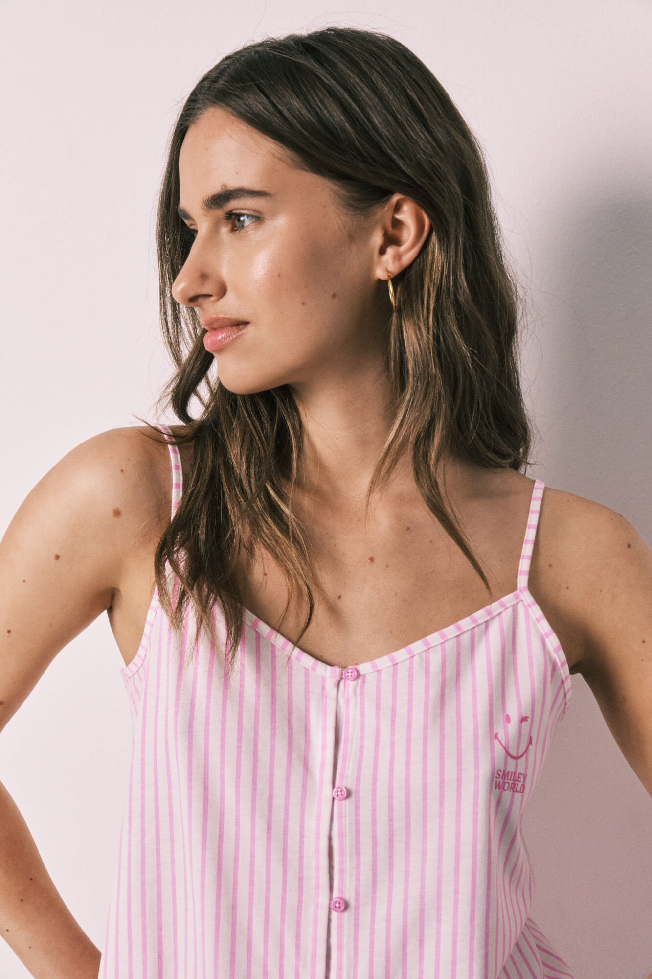 Women'secret Pijama corta de tirantes de algod&oacute;n SmileyWorld&reg; de rayas con volantes