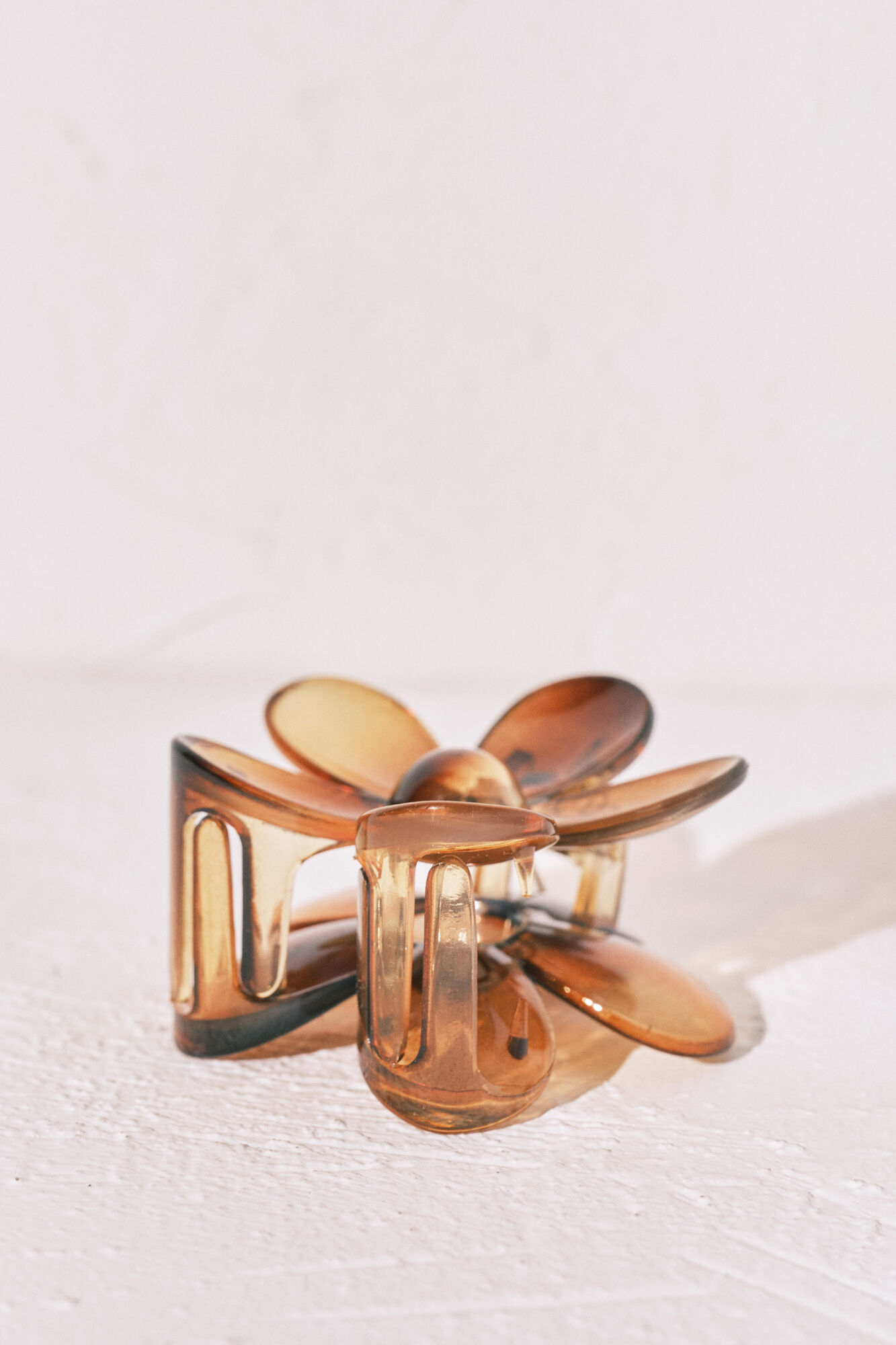 Women'secret Pinza para el pelo con forma de flor marr&oacute;n