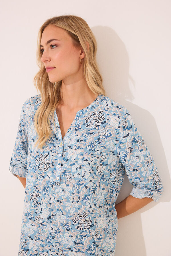 Womensecret Playera de dormir short de viscosa con flores azules estampado