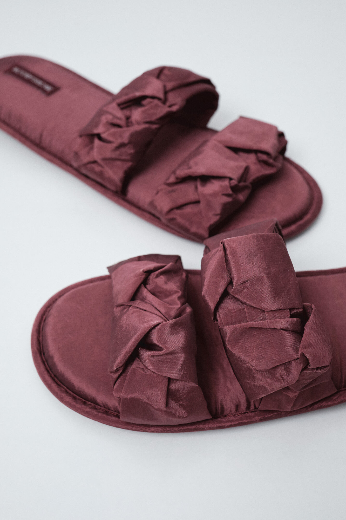 Women'secret Pantunflas de doble tira con nudos acolchados