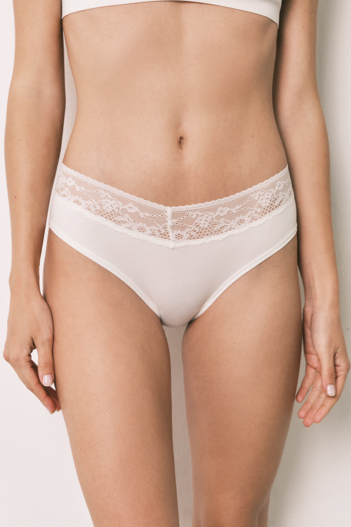 Women'secret Panty cl&aacute;sica ancha de algod&oacute;n con encaje blanca