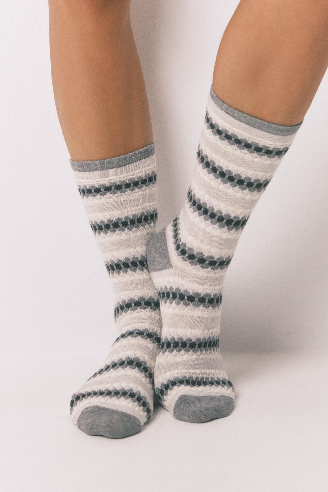 Women'secret Calcetines largos en forma de diamante de color gris claro