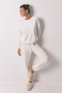 Women'secret Pijama larga en suave terciopelo blanco brillante.