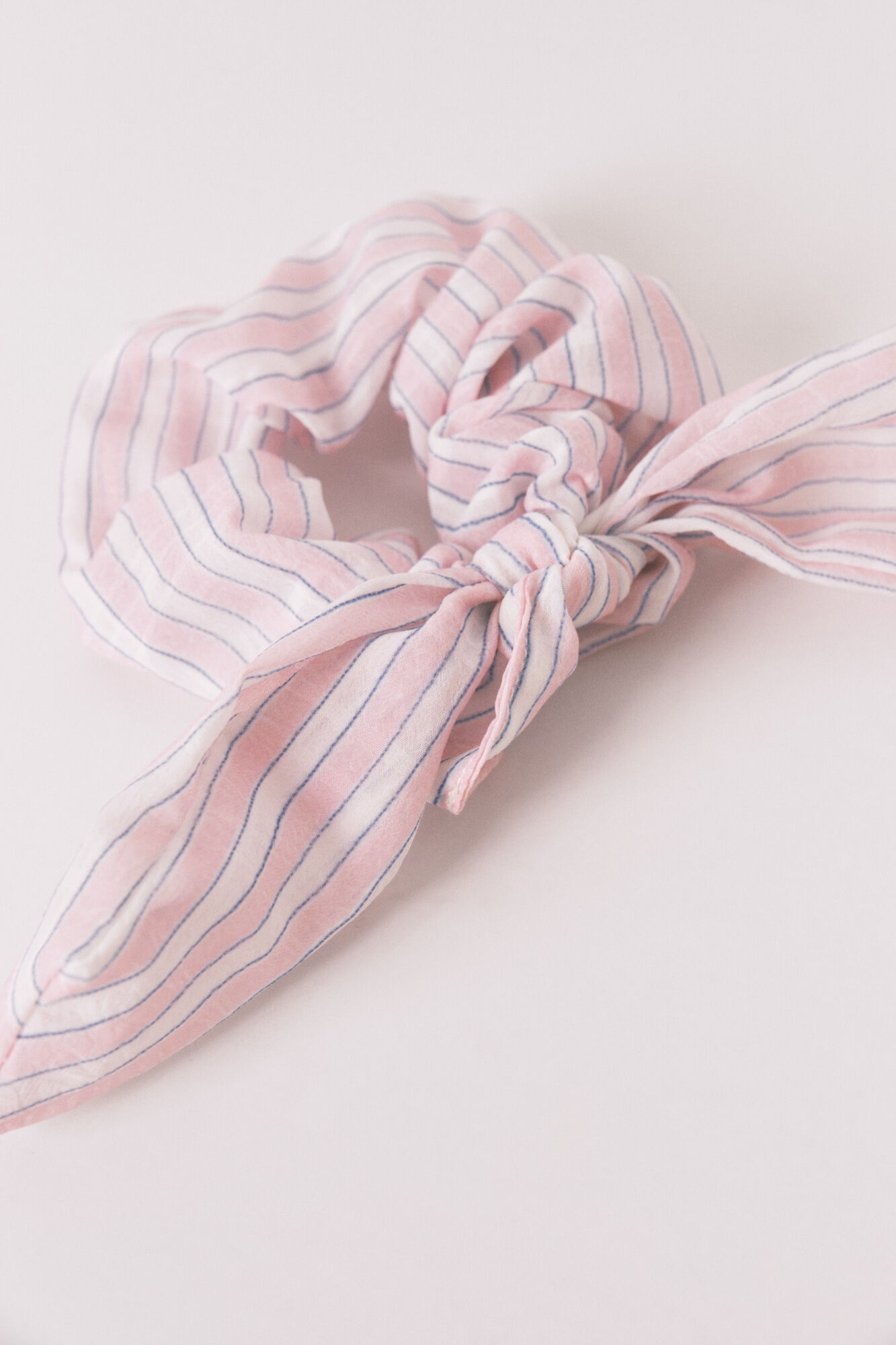 Women'secret Scrunchie a rayas con lazo rosa