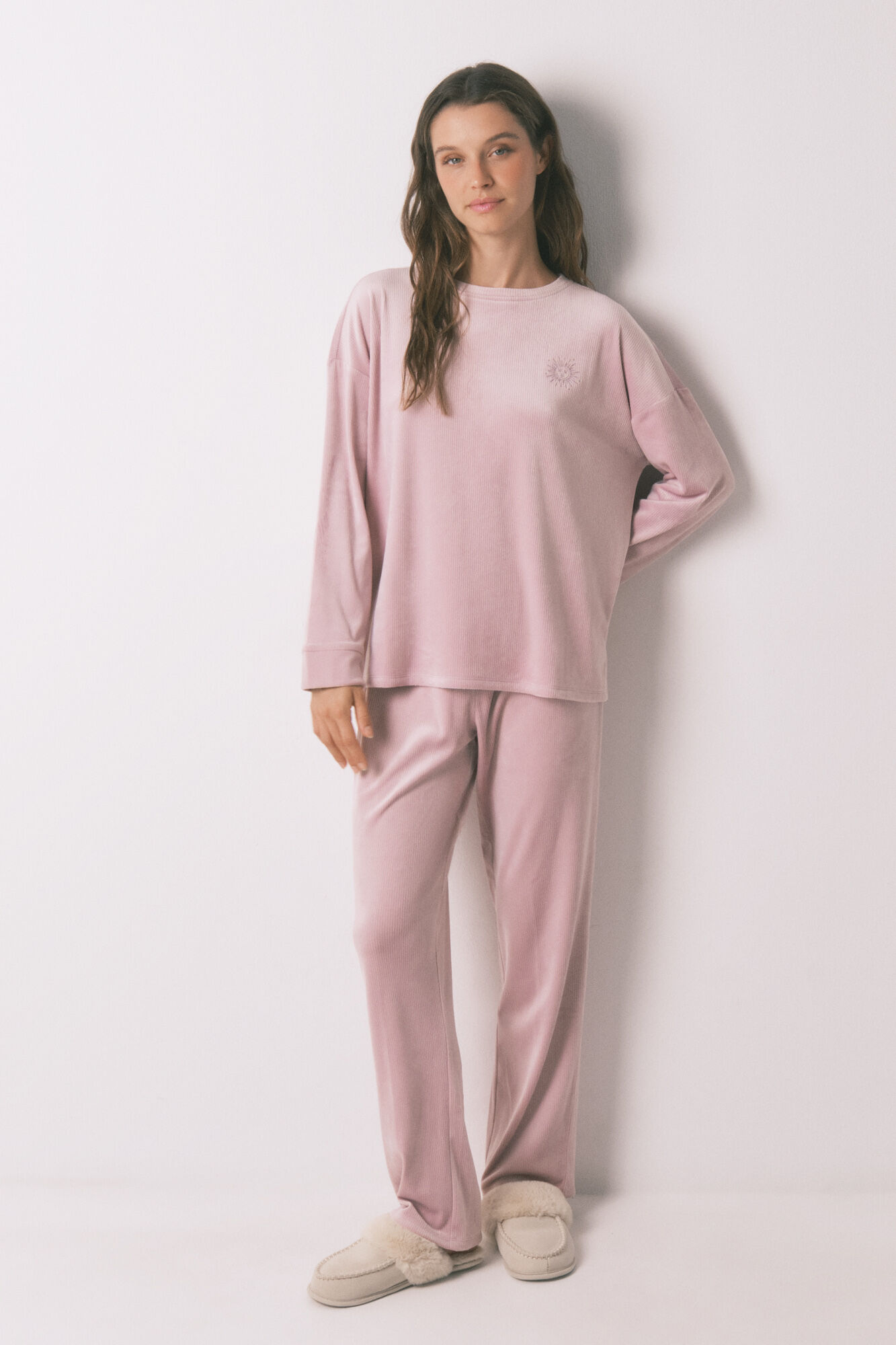 Women'secret Pijama larga de terciopelo rosa con canal&eacute; 