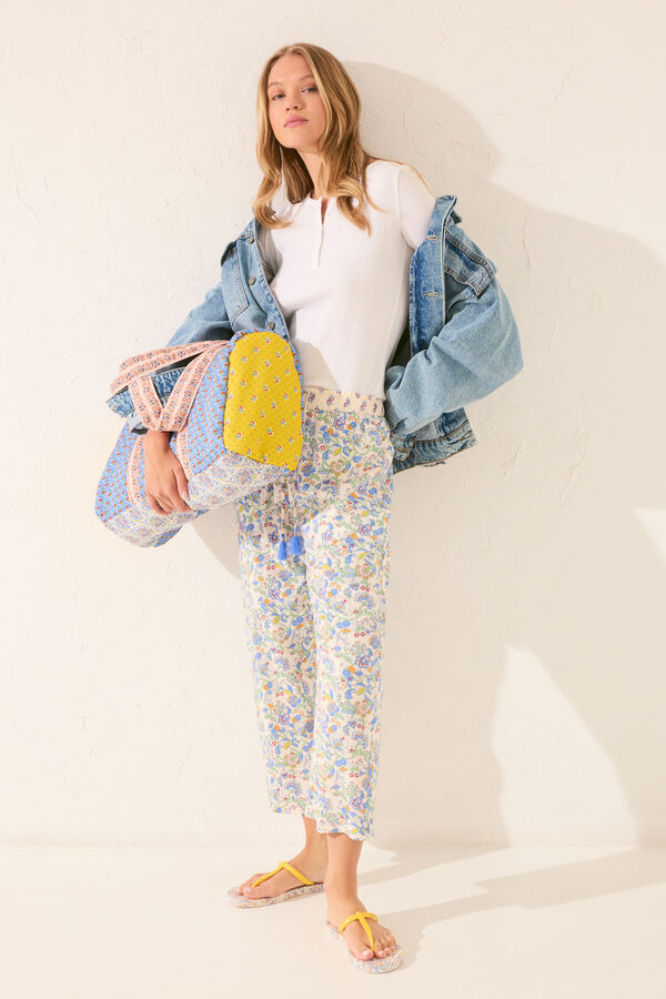 Womensecret Pantalón capri de viscosa con estampado floral multicolor estampado