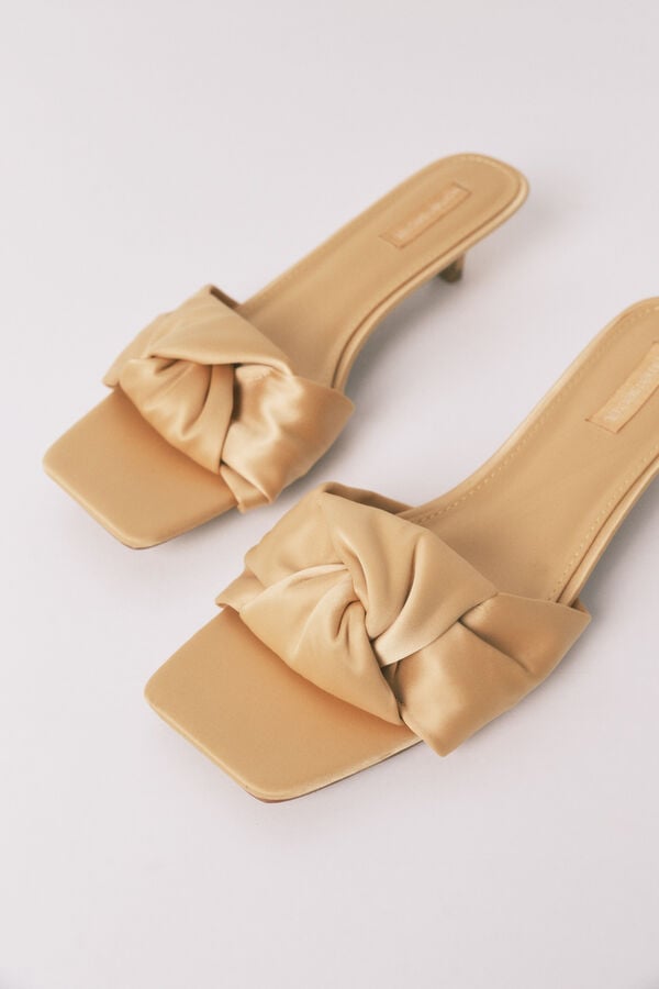 Women'secret Sandalias tacón kitten satén mostaza amarillo