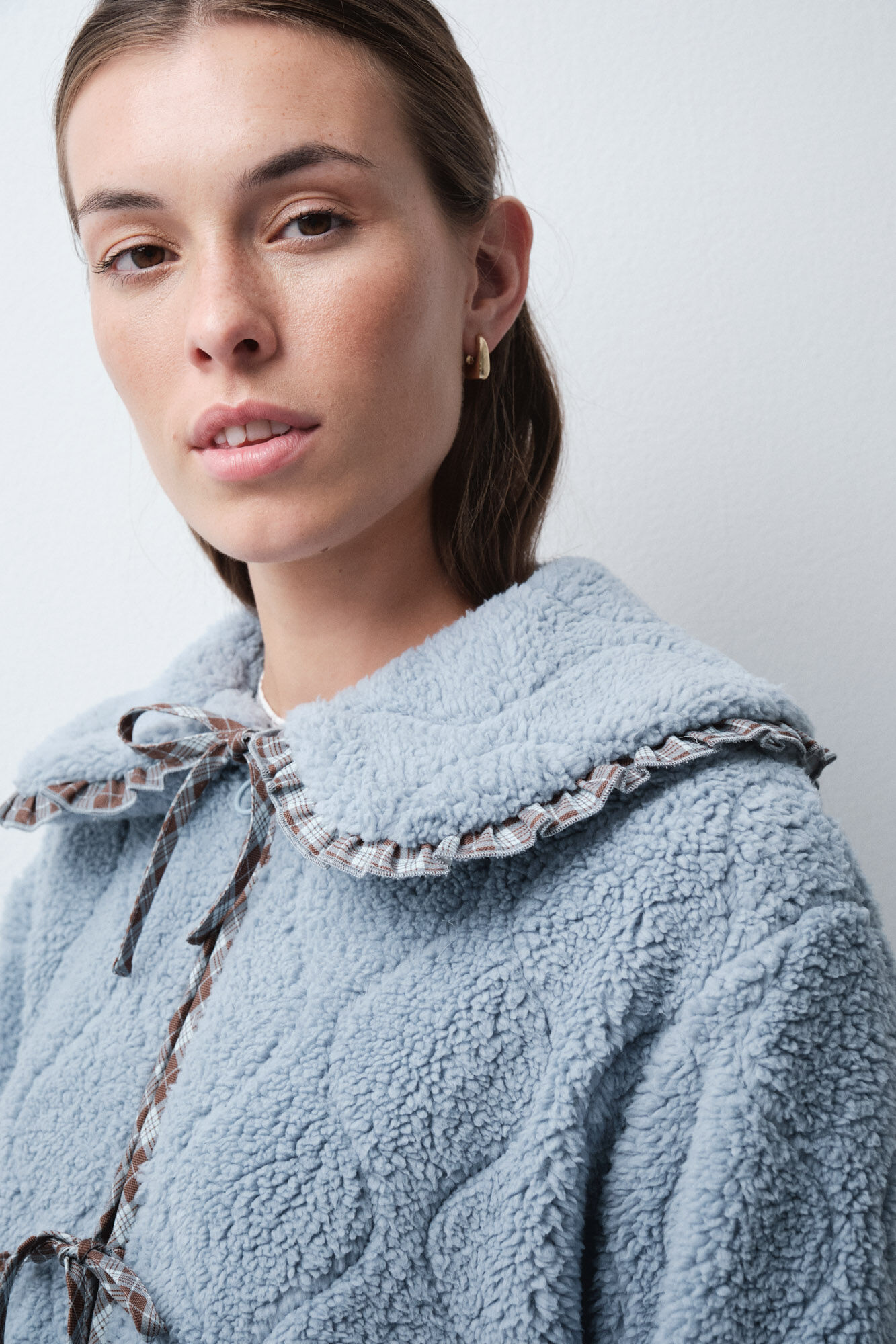 Women'secret Bata corta de borreguito con cuello bobo