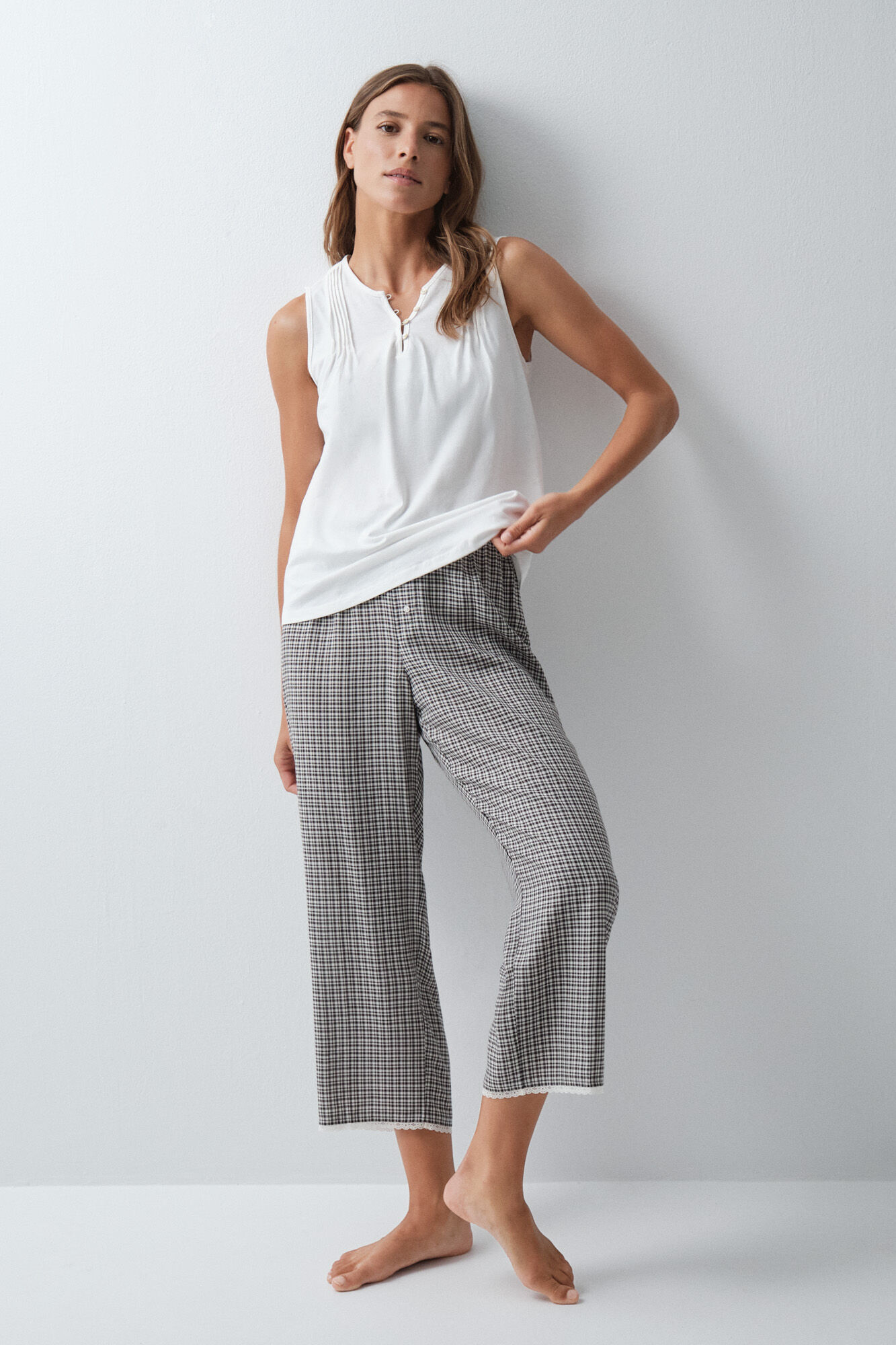 Women'secret Pantal&oacute;n capri a cuadros con encaje en los bajos