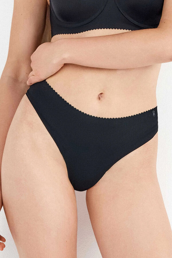 Gisela Panty tanga invisible microfibra negro