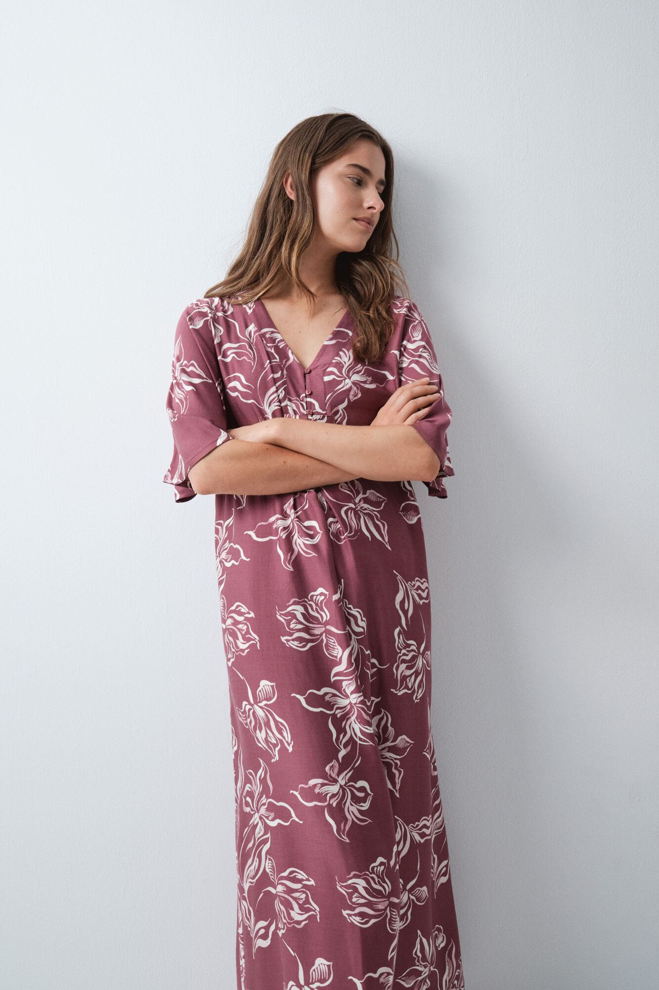 Women'secret Camis&oacute;n largo kaft&aacute;n granate con flores