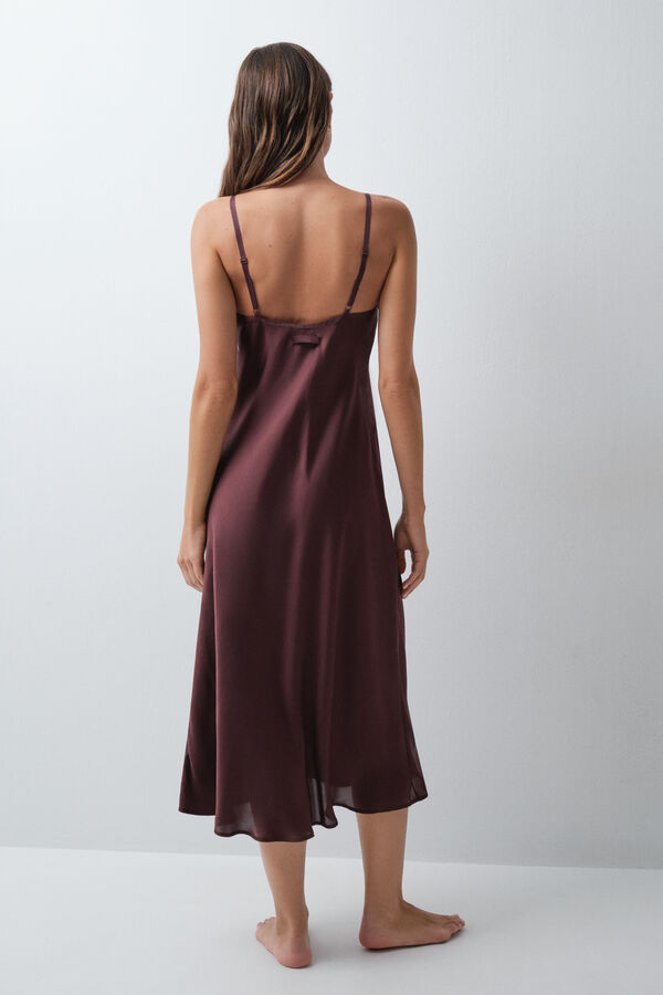 Women'secret Camis&oacute;n largo de tirantes satinado granate p&uacute;rpura