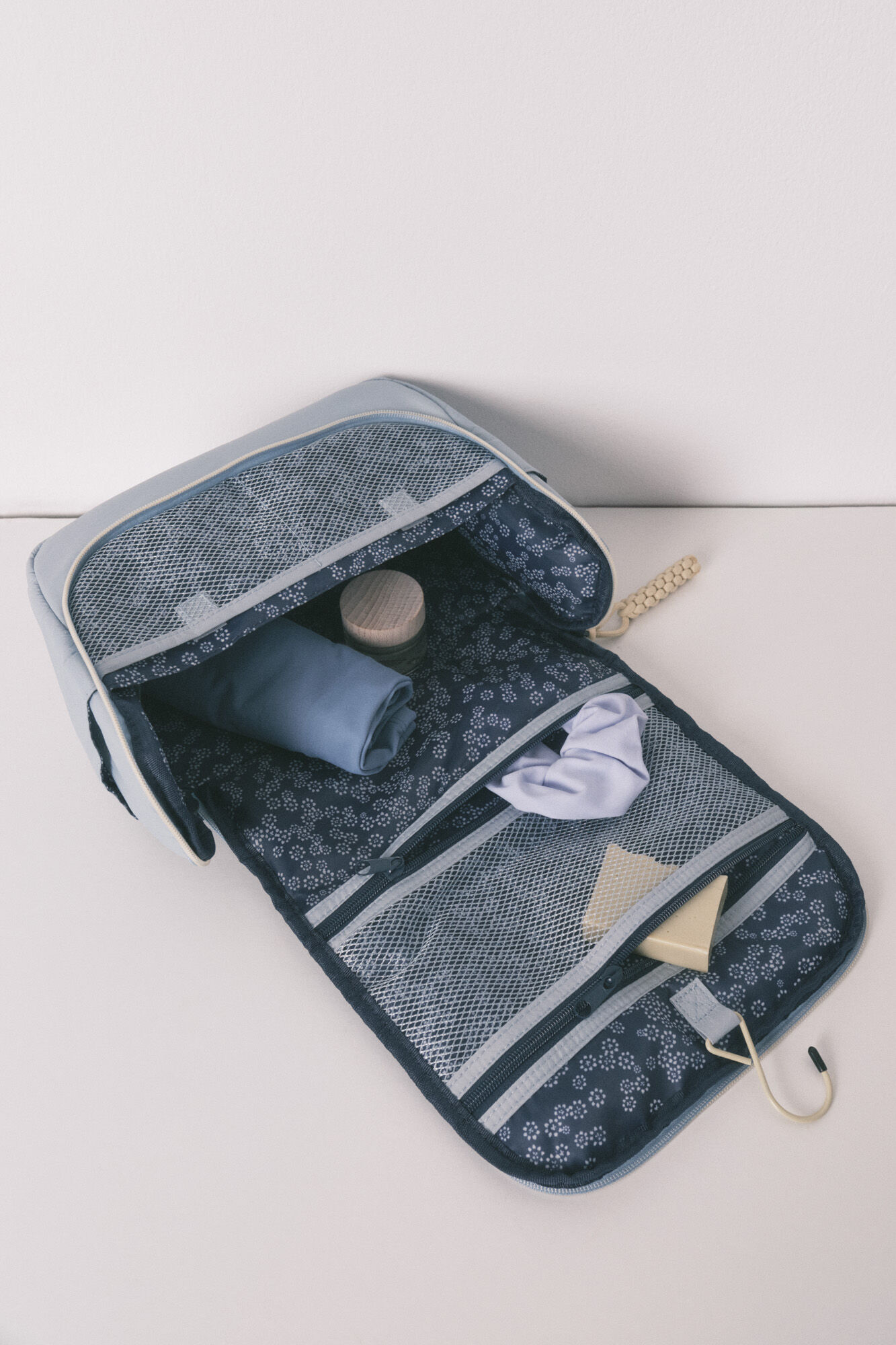 Women'secret Neceser grande de flores azul vivo