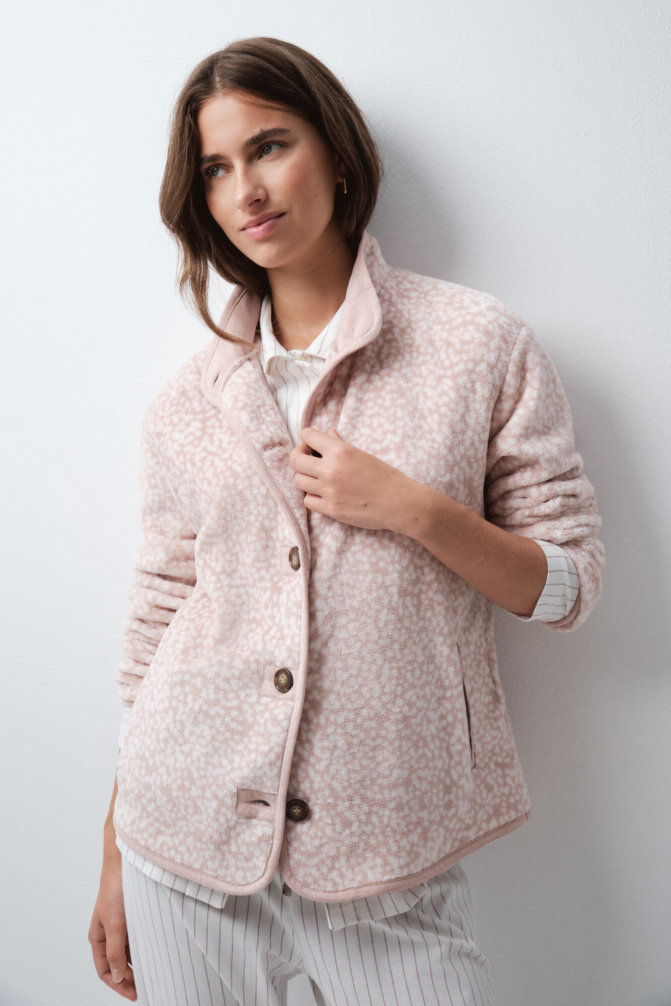 Women'secret Bata corta de borreguito con estampado animal print
