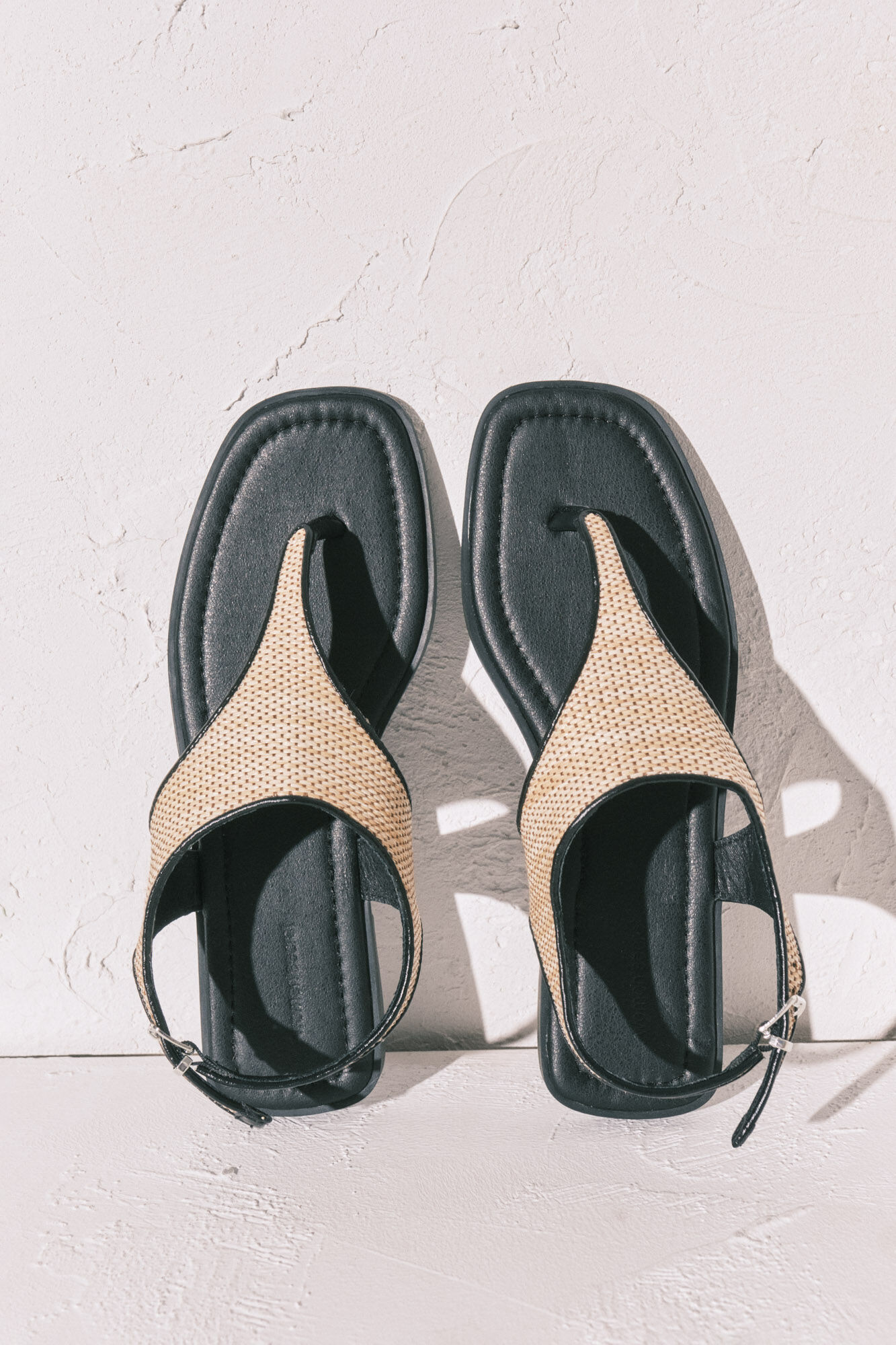 Women'secret Sandalias planas de dedo de rafia
