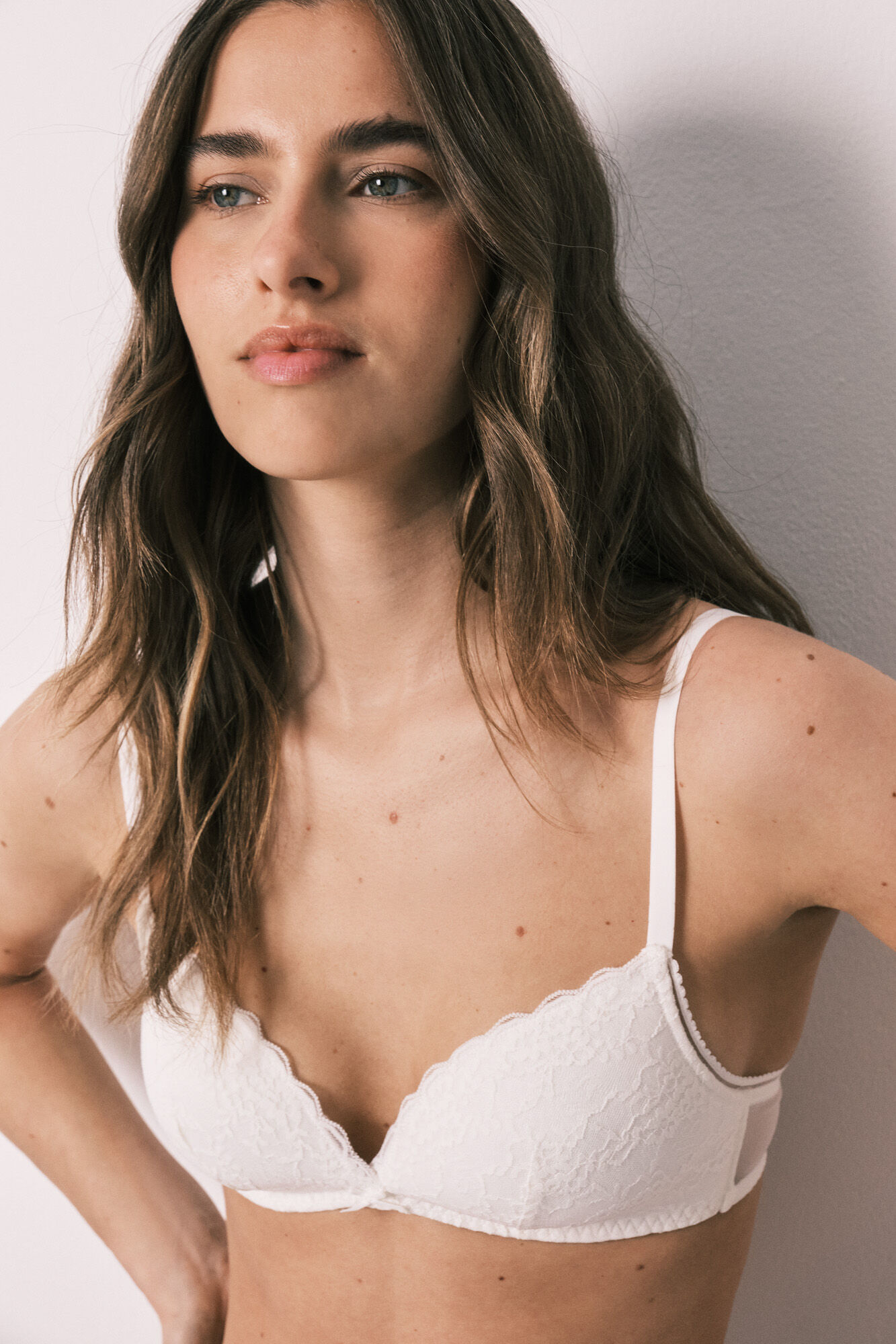 Women'secret Brasier triangular con relleno de encaje blanco CHARMING