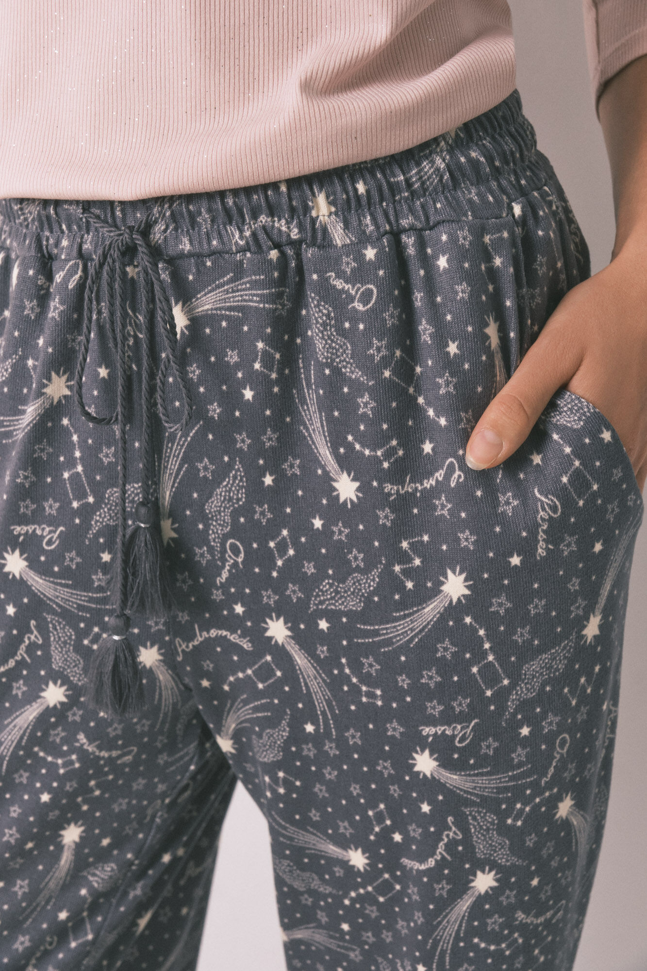 Women'secret Pantal&oacute;n largo y tejido con estrellas grises suaves