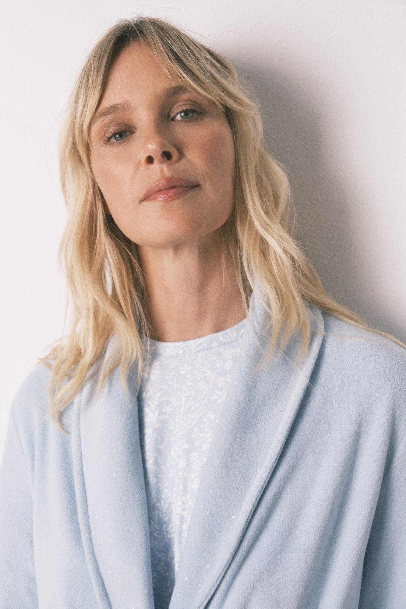 Women'secret Bata midi de terciopelo azul brillante