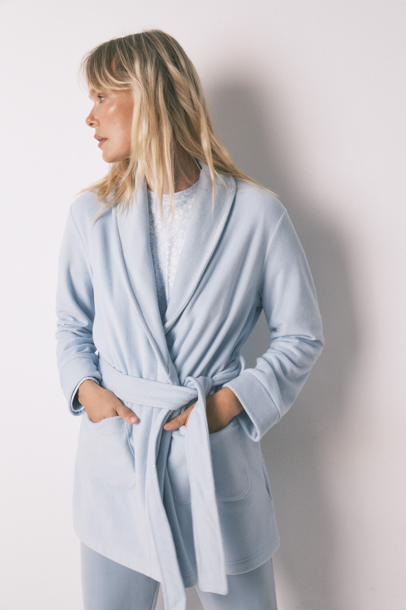 Women'secret Bata midi de terciopelo azul brillante