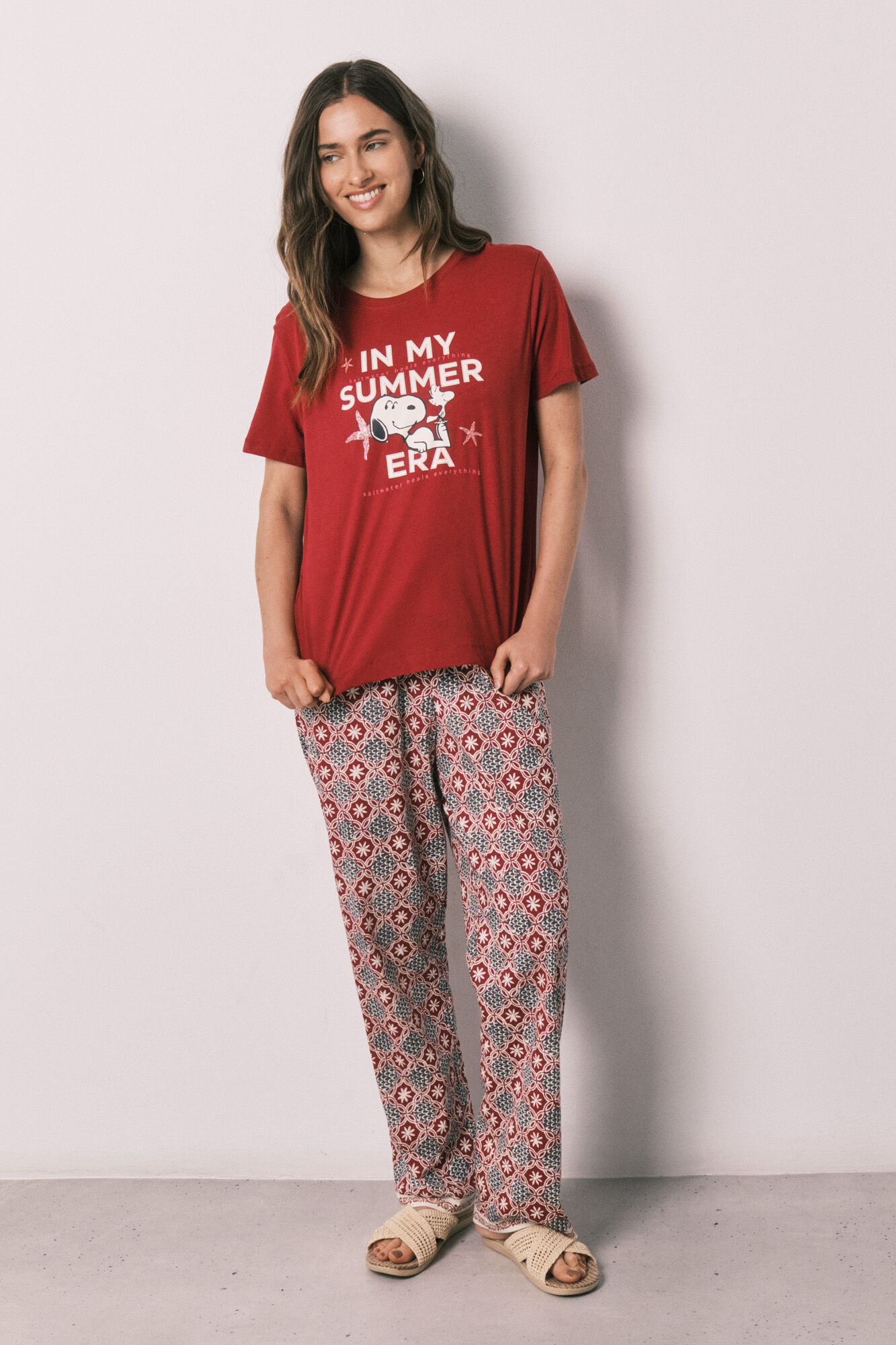 Women'secret Pijama larga de algod&oacute;n Snoopy estampado geom&eacute;trico