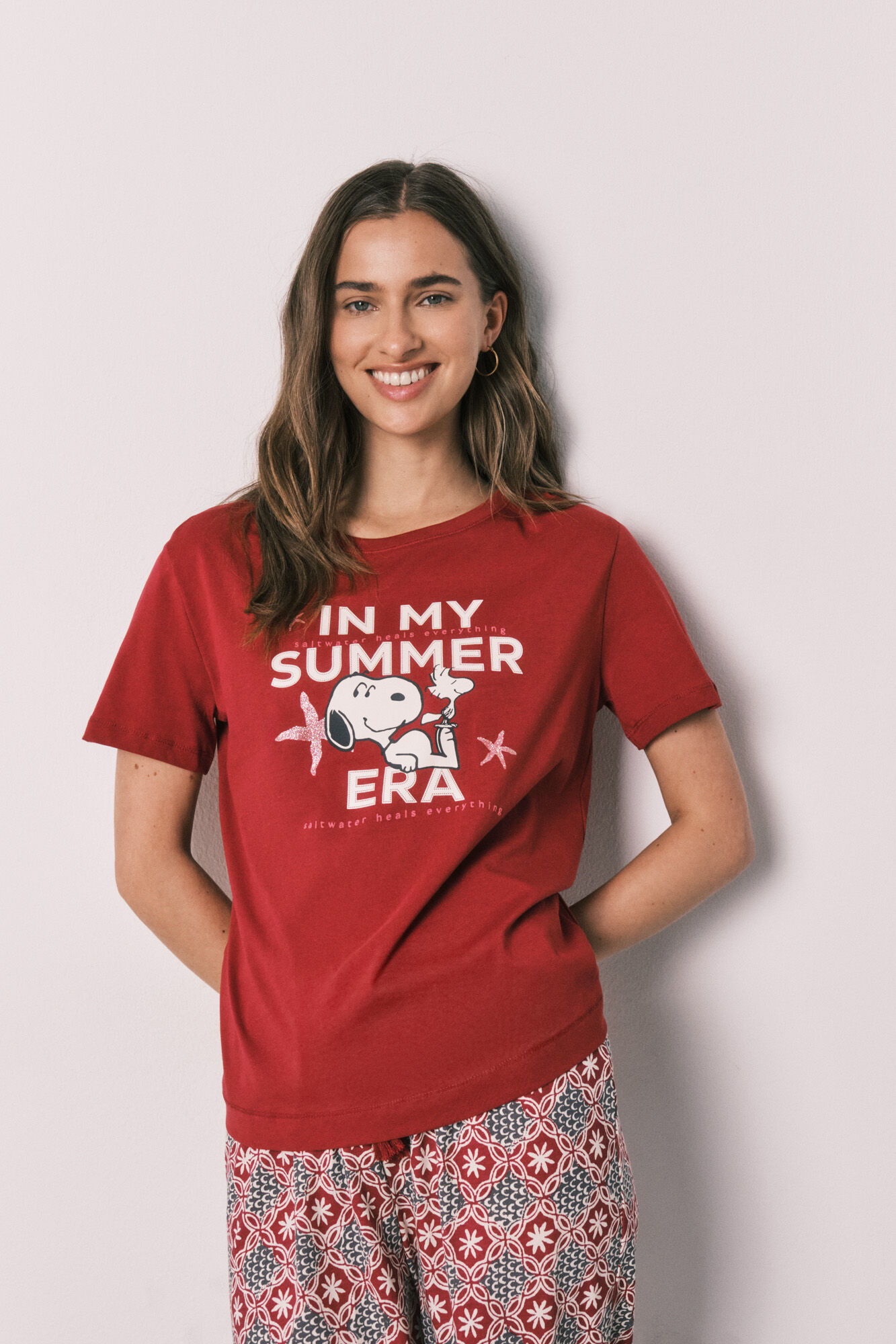 Women'secret Pijama larga de algod&oacute;n Snoopy estampado geom&eacute;trico