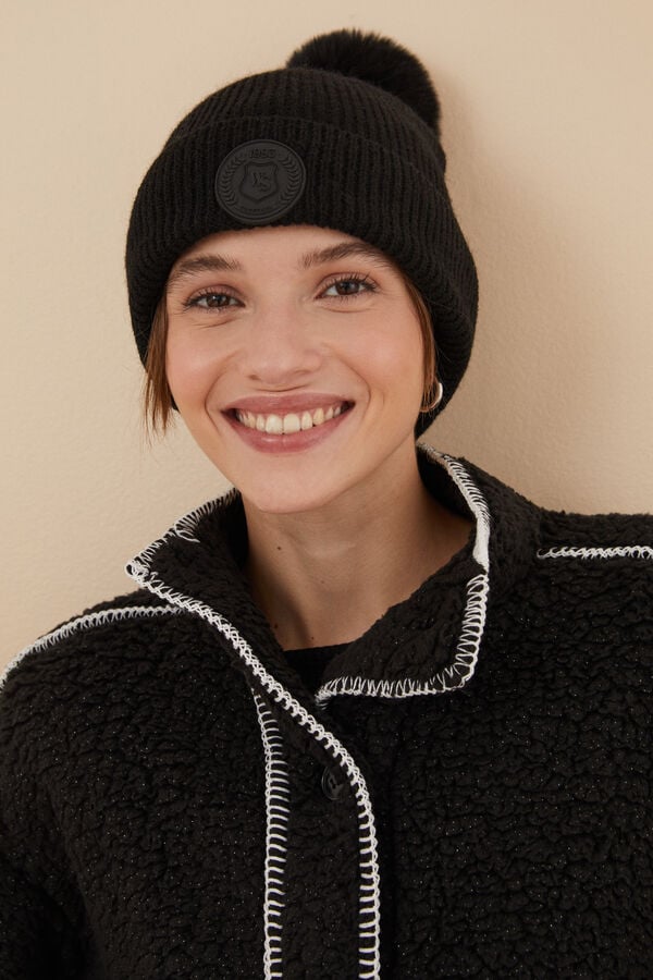 Womensecret Gorro negro pompón negro
